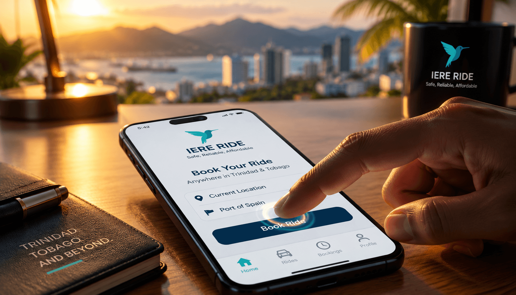 Doigt appuyant sur « Réserver un trajet » sur l'application IERE RIDE avec un coucher de soleil sur Trinidad en arrière-plan.
