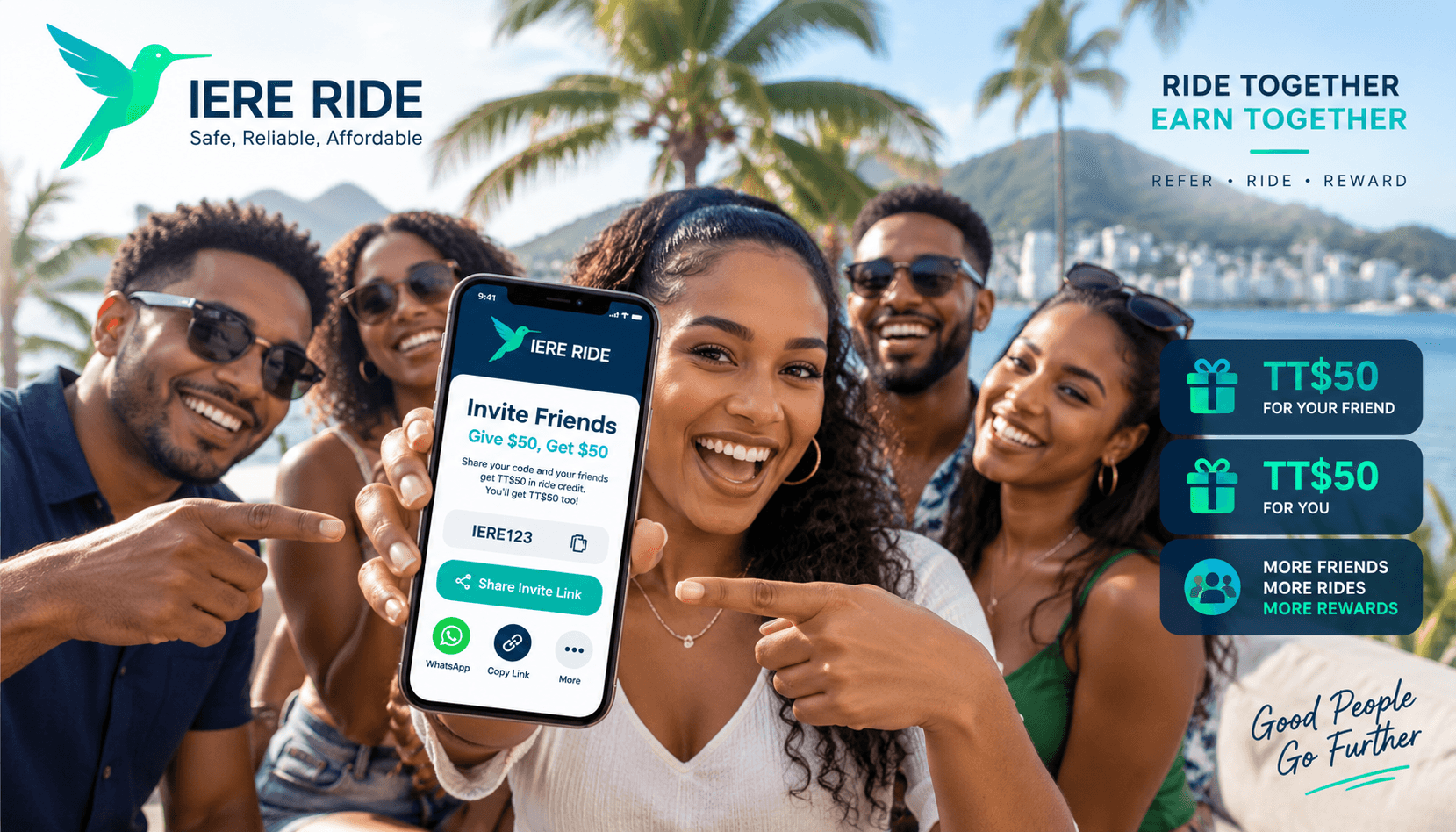 Amis souriants montrant une offre de parrainage IERE RIDE sur un smartphone.